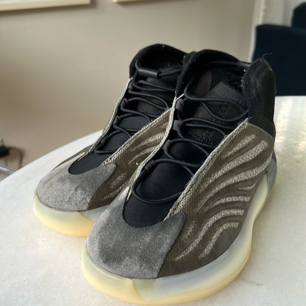 Kid’s Yeezy Quantum Barium | Used in good condition